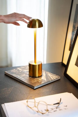 LAMPARA LED RECARGABLE GEORGIA GOLDEN - Second Image