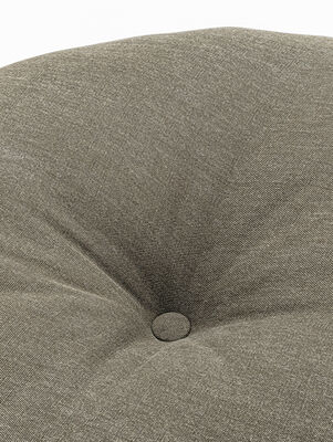 ALMOHADON DE PISO CON CAPITONE CENTRAL CANELA 58X58X12 - Second Image
