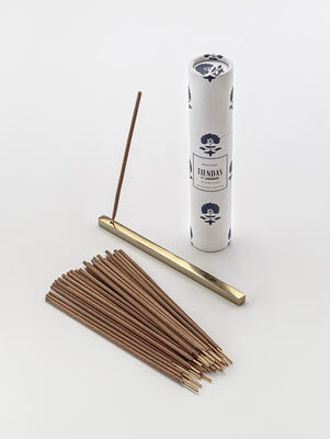 SET INCIENSO HARMONIE PEONY SUEDE X 30 UNIDADES CON SOPORTE