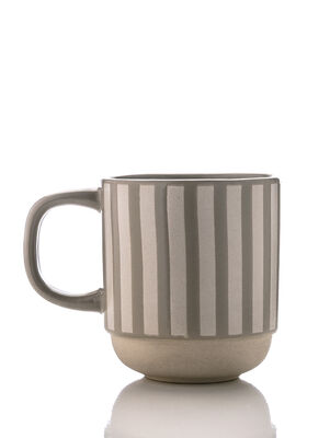 MUG RAYAS BLANCAS Y GRISES 436 ML