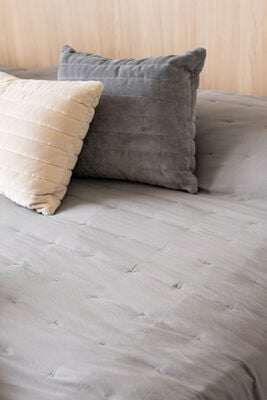 ALMOHADON VELLU CANELON GRIS 35 X 45 - Second Image