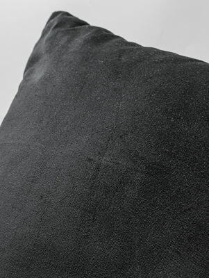 ALMOHADON VELVET BLACK 45 X 45 - Second Image