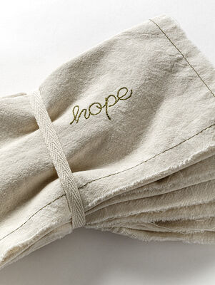 SET X 6 SERVILLETAS BORDADA HOPE NATURAL/VERDE 40 x 40 - Second Image