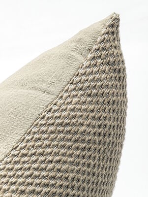 ALMOHADON ALMENDRA TOSTADO RECTANGULAR 50X30 - Second Image