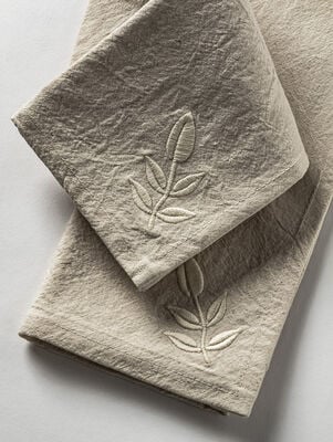 SET 6 SERVILLETAS TUSSOR NATURAL HOJAS 40 X 40 - Second Image