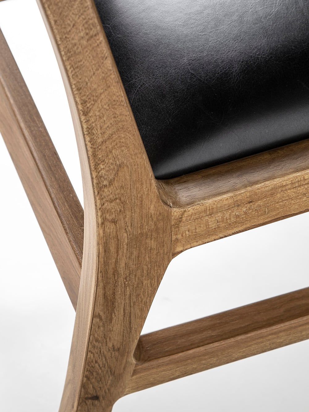 SILLA SUD CUERO NEGRO