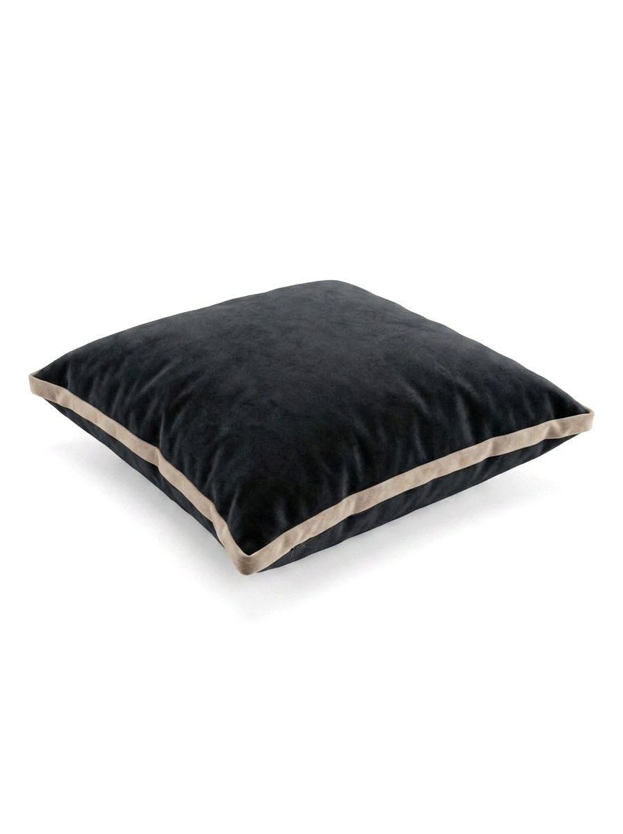 ALMOHADON VERSALLES BLUVEL NEGRO CON VIVO VISON 50X50