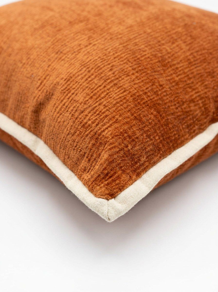 ALMOHADON PRAGA SAHARA COBRE CON PESTAÑA 45X45