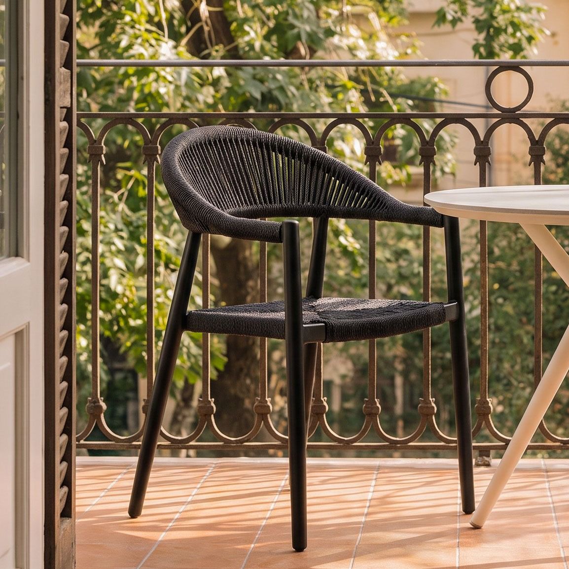 SILLA CON APOYA BRAZOS SYLAN DARK GREY