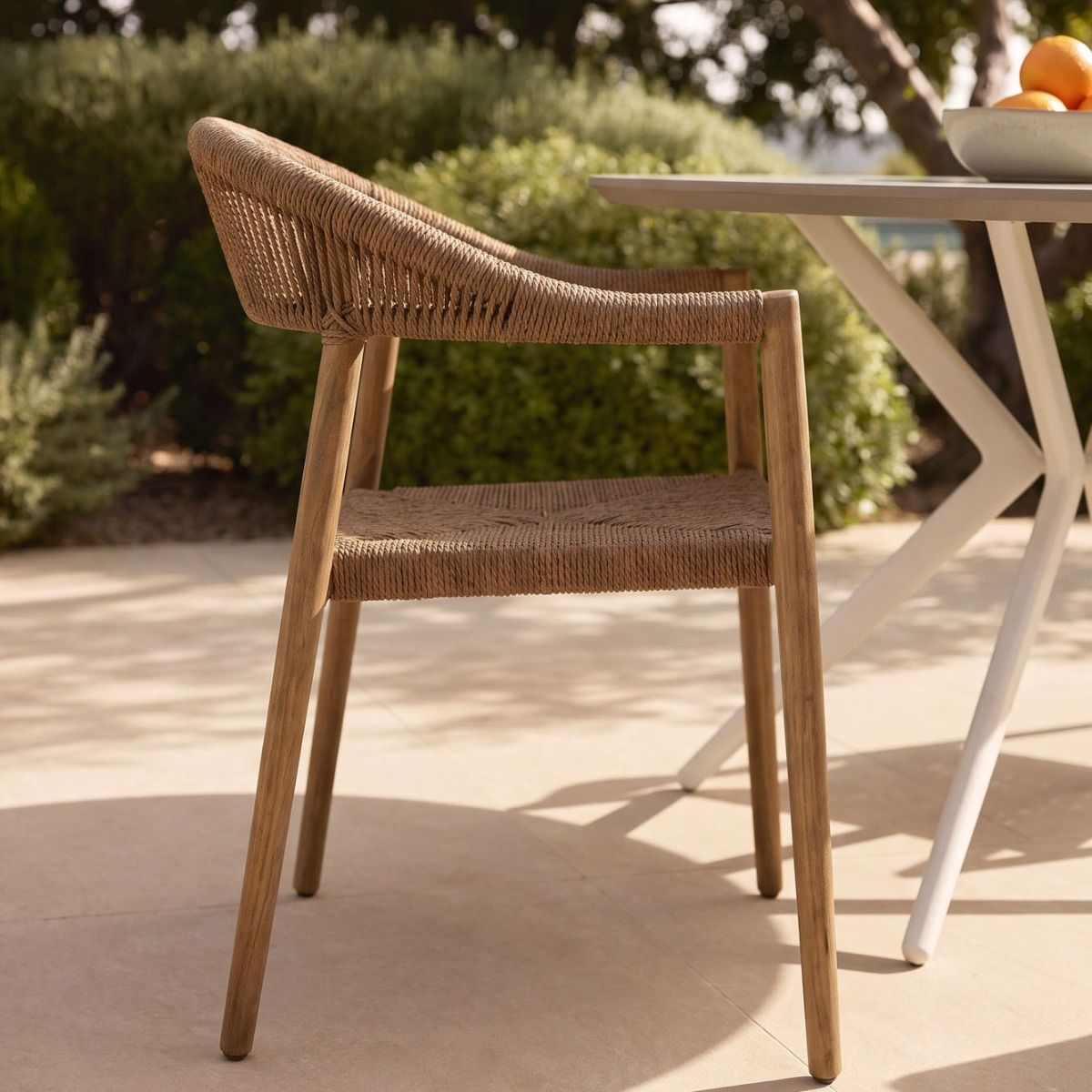 SILLA CON APOYA BRAZOS SYLAN NATURAL