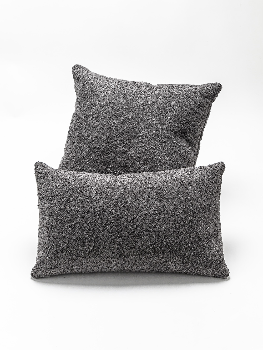 almohadon para sillon-ALMOHADON ELISEO GRIS OSCURO 45X45-FABRICA LANDMARK-5.jpg image number null