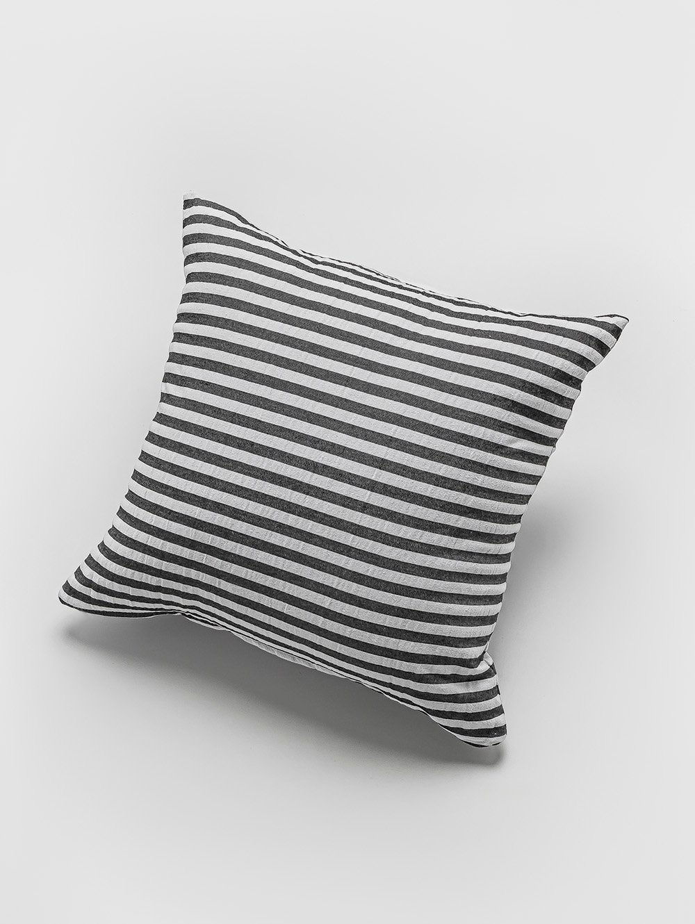 ALMOHADON BASIC TUSOR RAYA FINA GRIS OSCURO 45 X 45 image number null