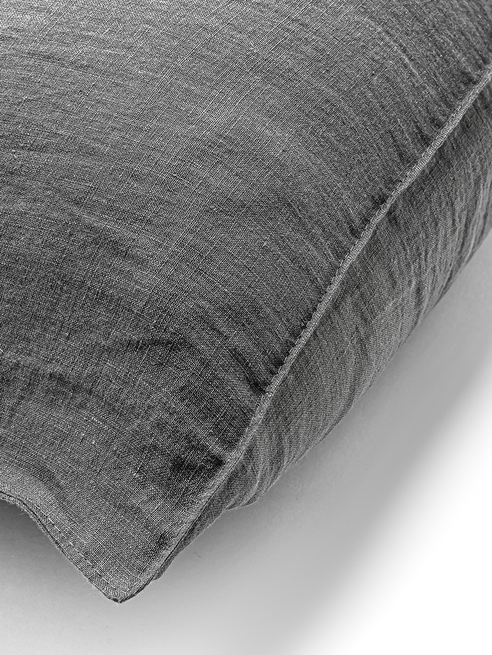 ALMOHADON DE LINO THESS CHARCOAL 50X50 image number null