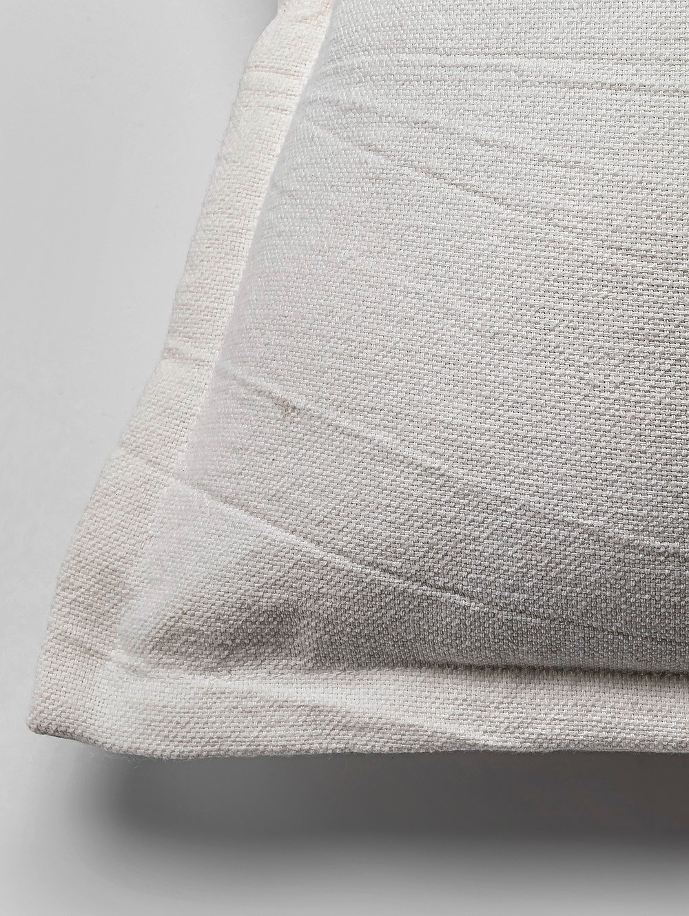 almohadon para sillon-ALMOHADON VERONA 50x50 OFF WHITE-FABRICA LANDMARK-4.jpg image number null