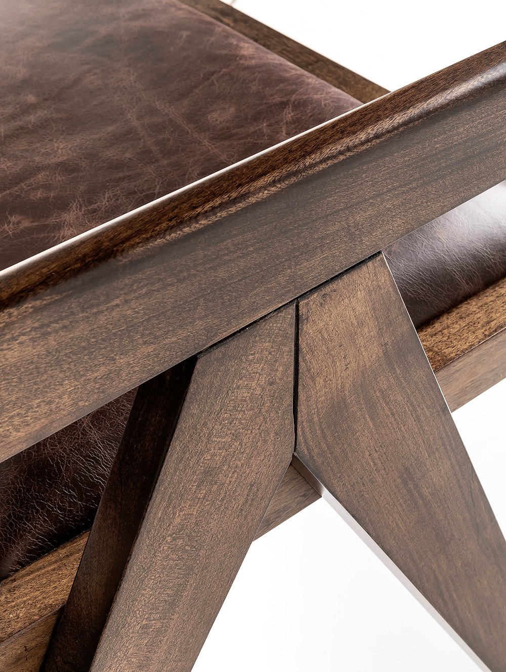 sillon madera y cuero marron oscuro-SILLON CAPITOL CUERO HABANO-FABRICA-10.jpg image number null