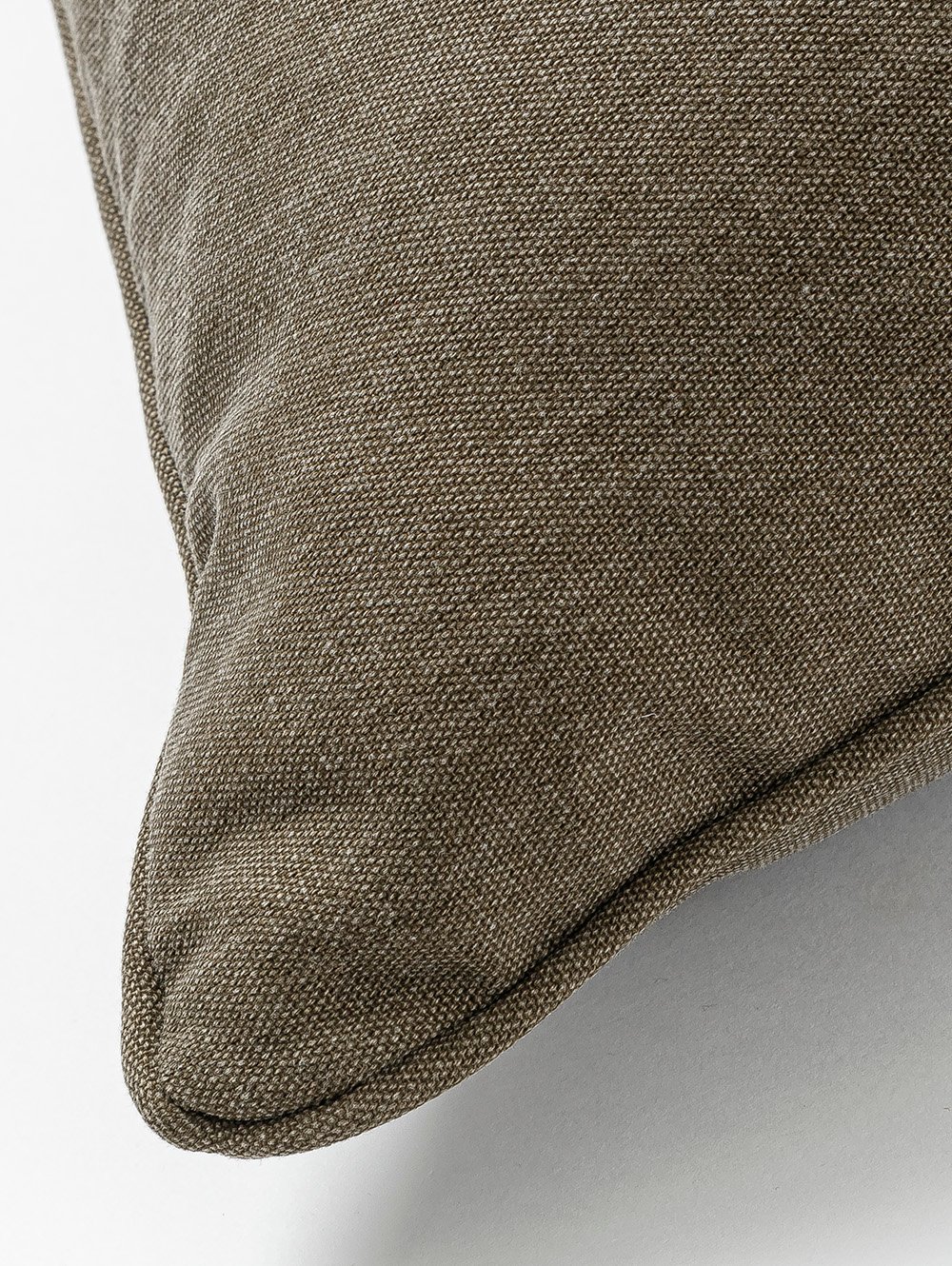 almohadon para sillon-ALMOHADON ENVEJECIDO CON VIVO CANELA 50 X 50-FABRICA LANDMARK-2.jpg image number null