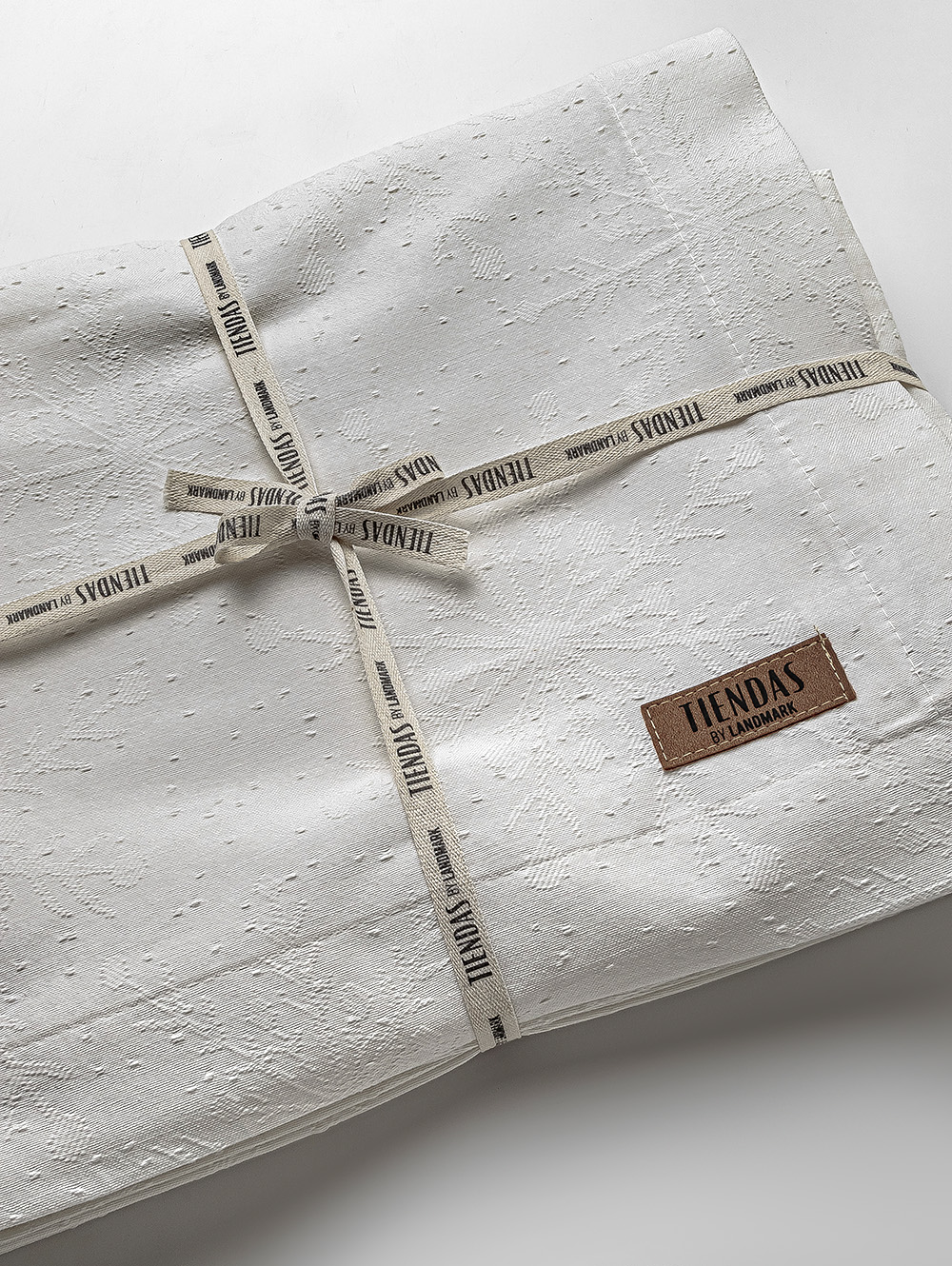 MANTEL SNOW OFF WHITE 150 X 270 image number null