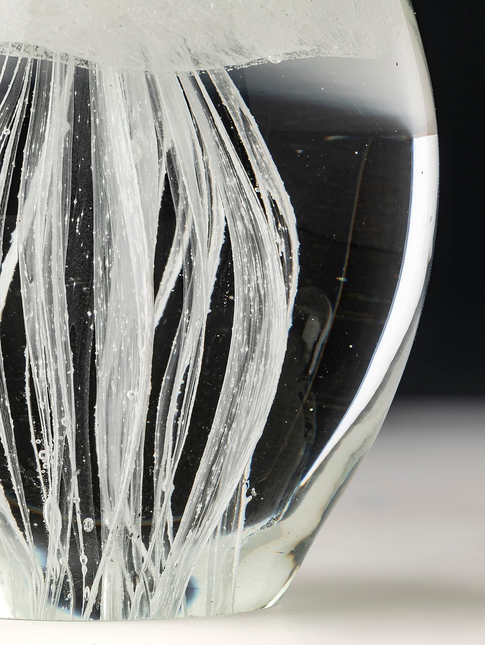 Pisapapeles de vidrio-JELLY FISH WHITE M-Landmark-01.jpg image number null