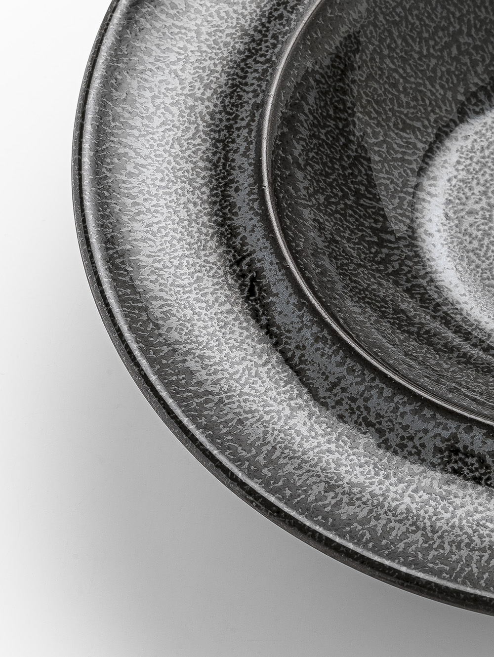 plato-negro-PLATO-HONDO-PARA-PASTA-ETHOS-LAIN-1.jpg image number null