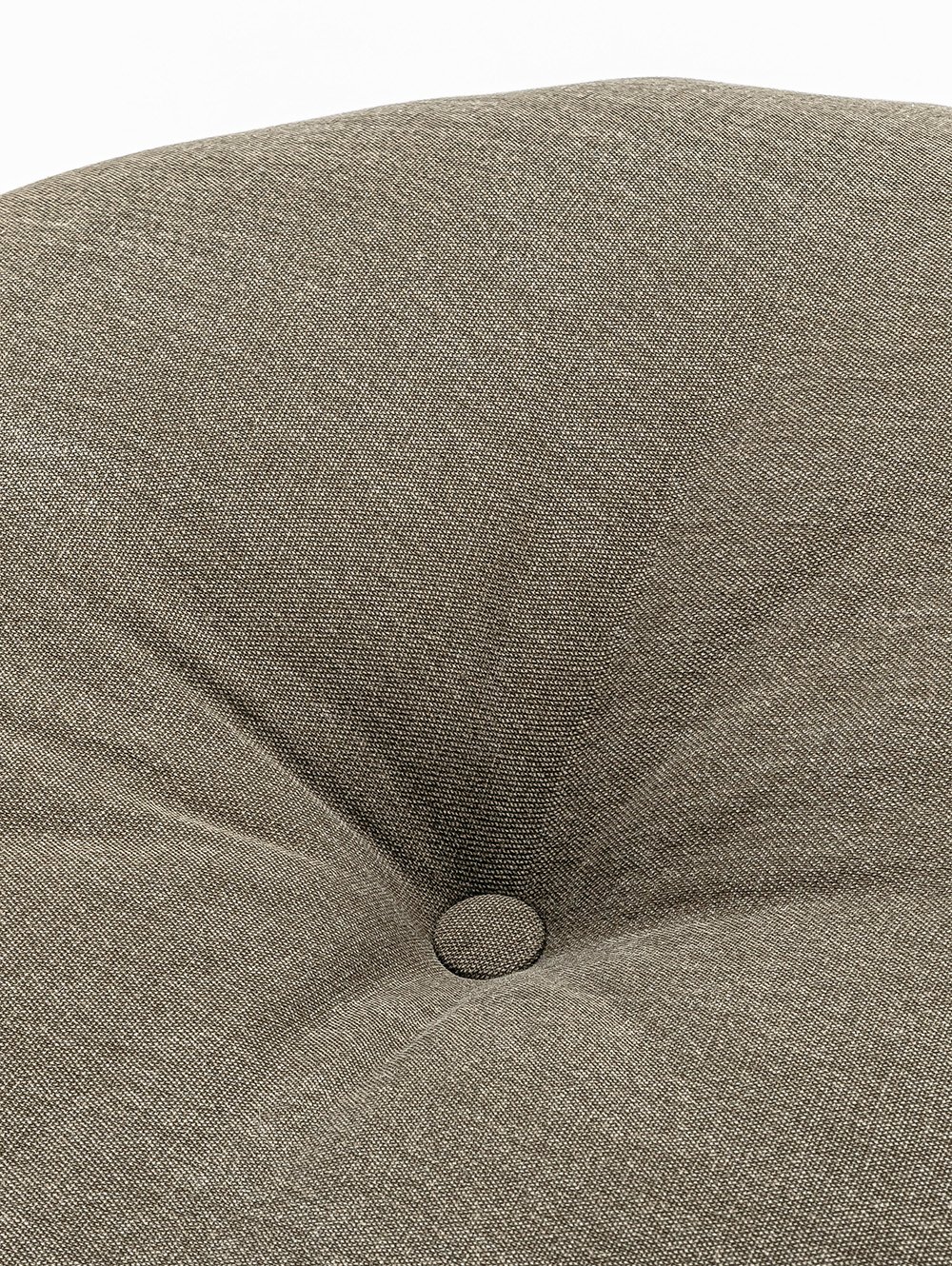 almohadon de piso-ALMOHADON DE PISO CON CAPITONE CENTRAL CANELA 58X58X12-FABRICA LANDMARK-1.jpg image number null