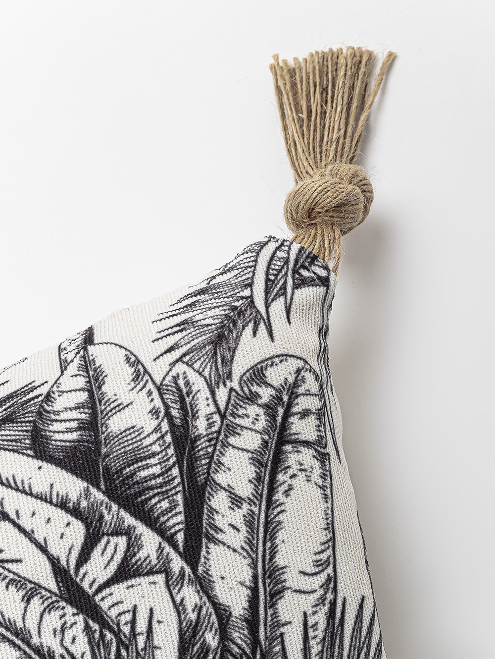 almohadones-para-sillones-ALMOHADON-KENIA-NATURAL-50-X-50-HACHE-2.jpg image number null