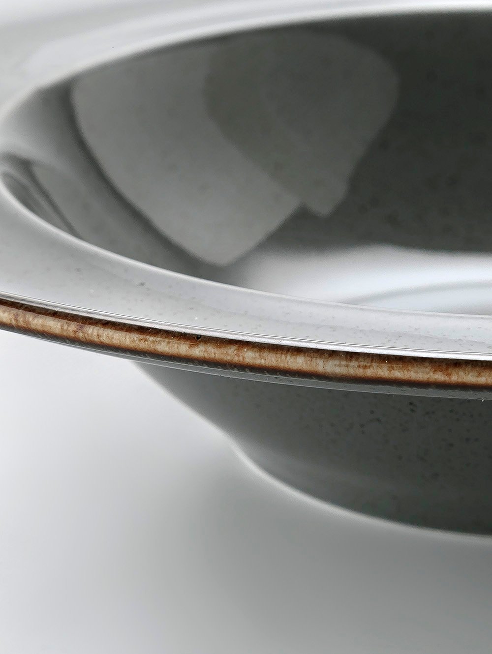 plato-de-porcelana-PLATO-HONDO-SEASONS-DARK-GREY-30 CM-LAIN-4.jpg image number null