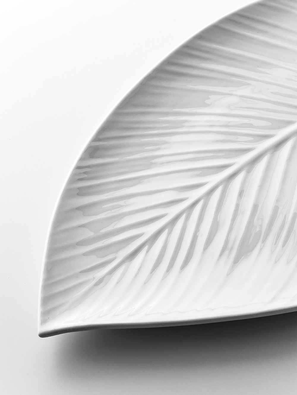 bandeja de porcelana-BANDEJA DE PORCELANA HOJA 30X21 CM-MISHKA-3.jpg image number null