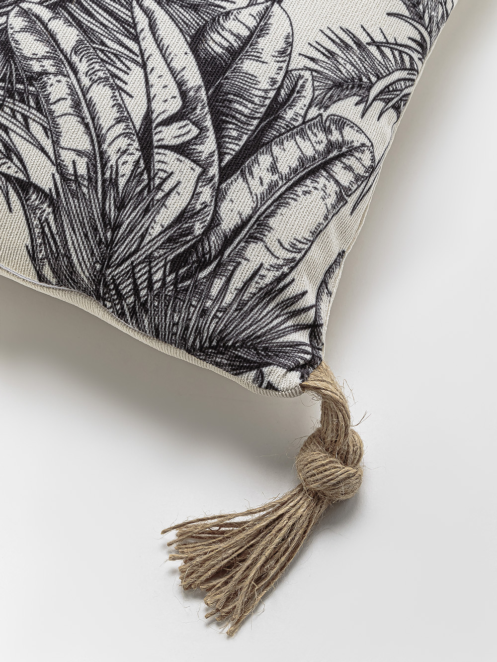 almohadones-para-sillones-ALMOHADON-KENIA-NATURAL-50-X-50-HACHE-3.jpg image number null