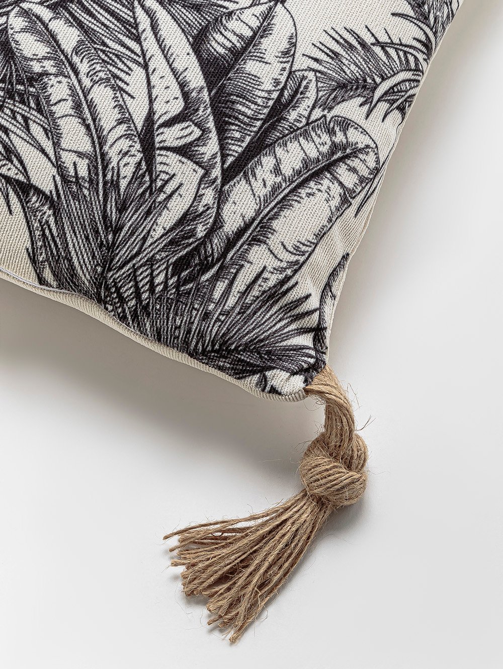 almohadones-para-sillones-ALMOHADON-KENIA-NATURAL-50-X-50-HACHE-3.jpg image number null
