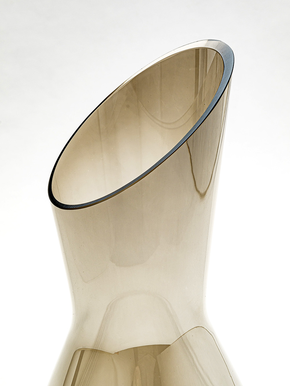 DECANTADOR BOMBEE CORTE DIAGONAL CHAMPAGNE 900ML image number null