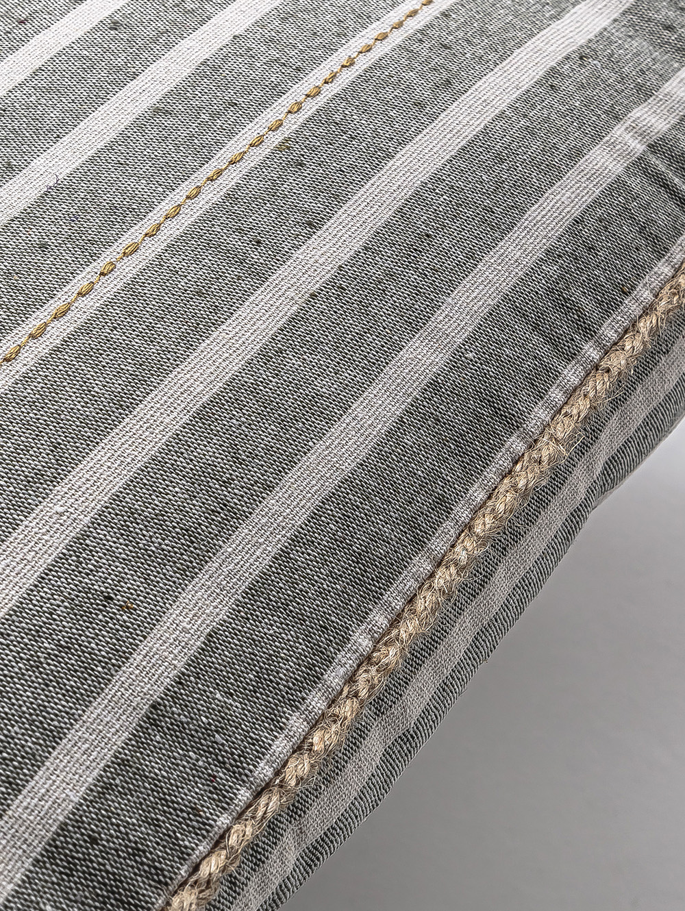 almohadones-para-sillones-ALMOHADON-HELENA-GREEN-50-X-30-HACHE-2.jpg image number null