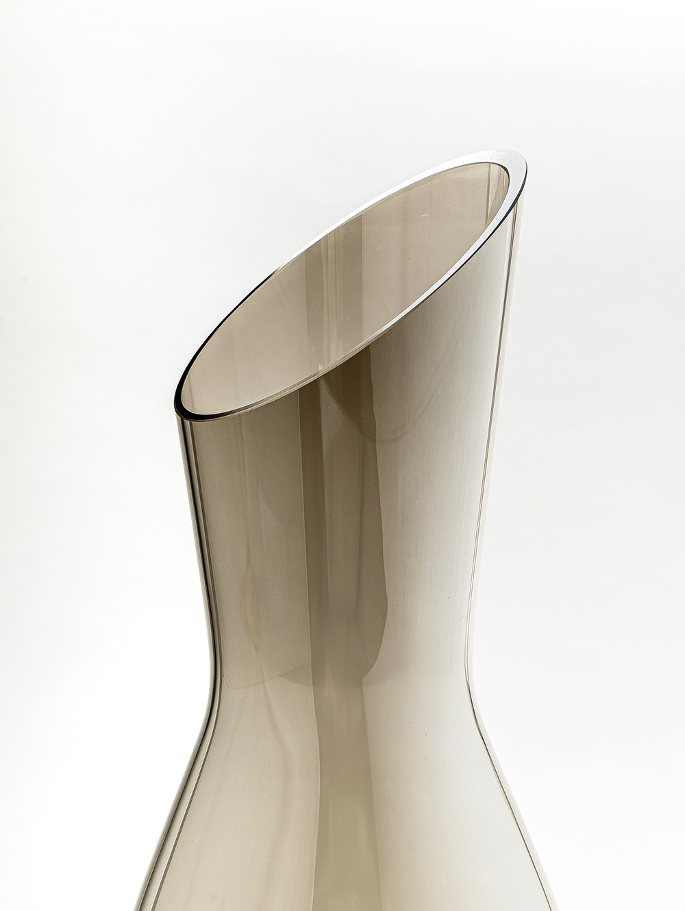 DECANTADOR BOMBEE CORTE DIAGONAL CHAMPAGNE 900ML image number null