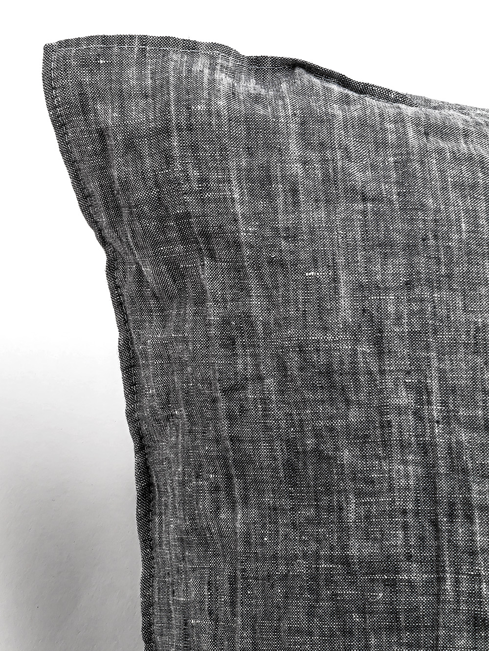 almohadon sillon-ALMOHADON DE LINO THESS GREY CHAMBRAY 50 X 50-ESPALMA-3.jpg image number null