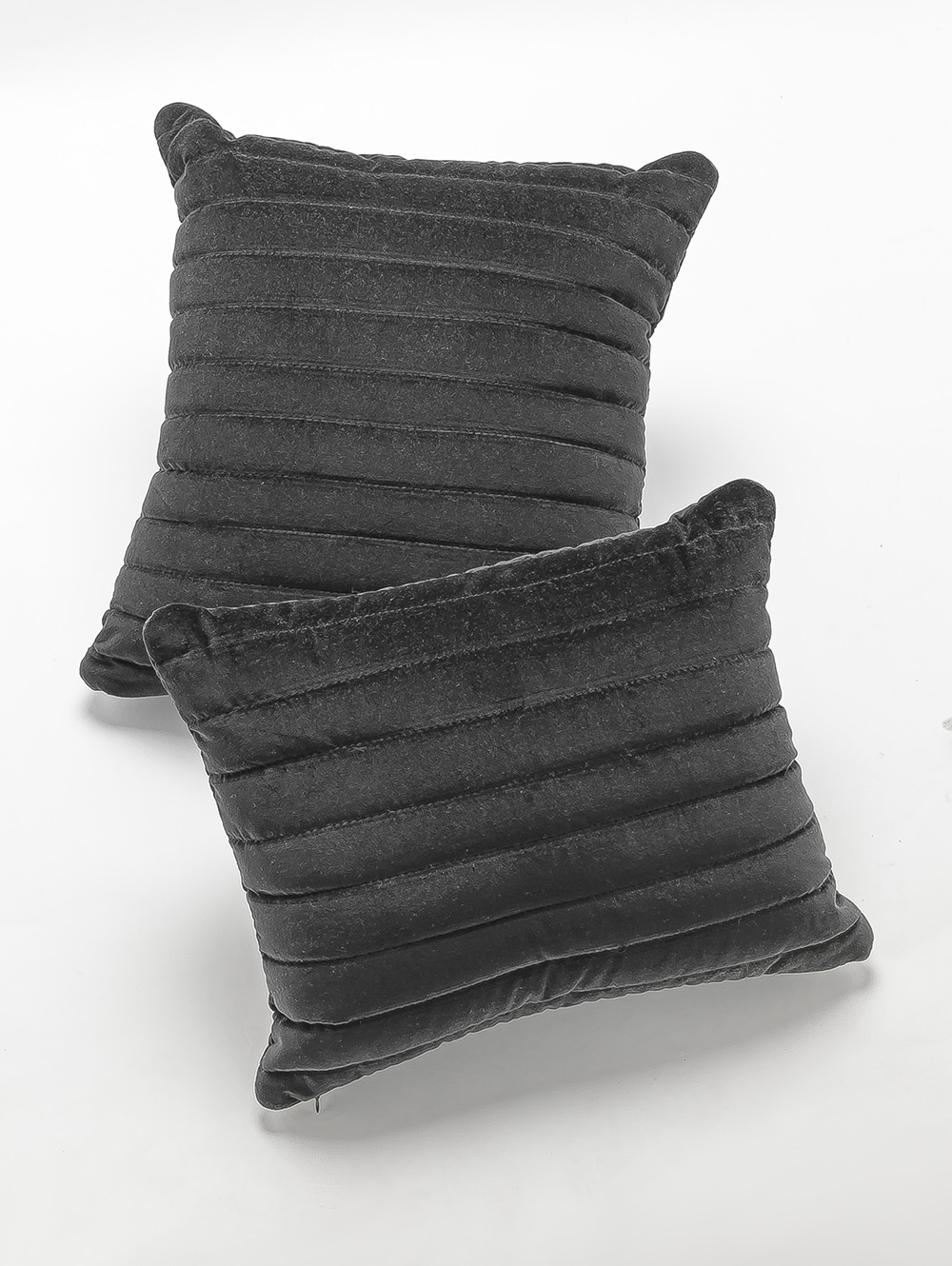 almohadon negro-ALMOHADON CANELON NEGRO 45 X 45-SOTAL-4.jpg image number null