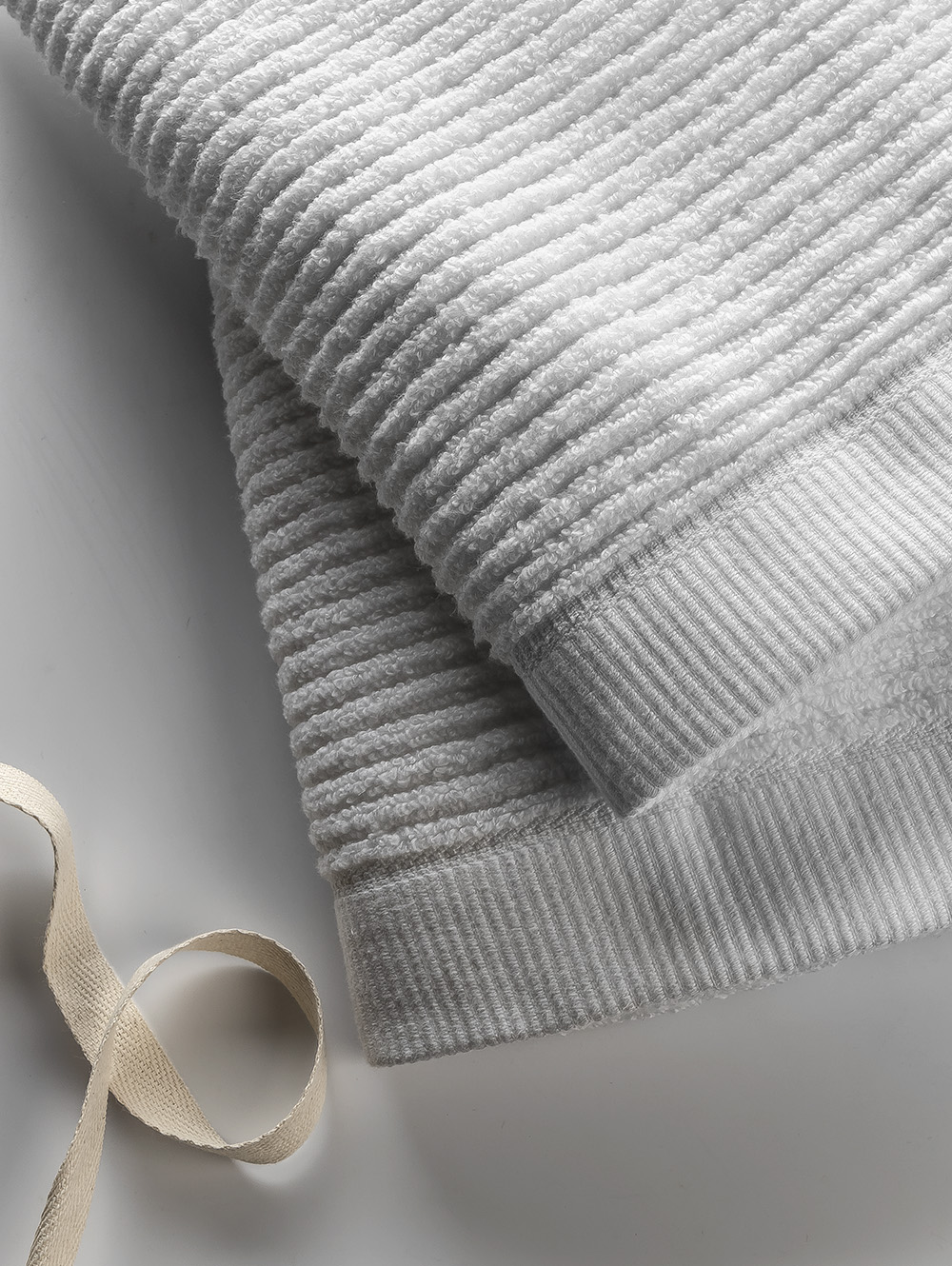 SET DE TOALLA Y TOALLON MILAN WHITE image number null