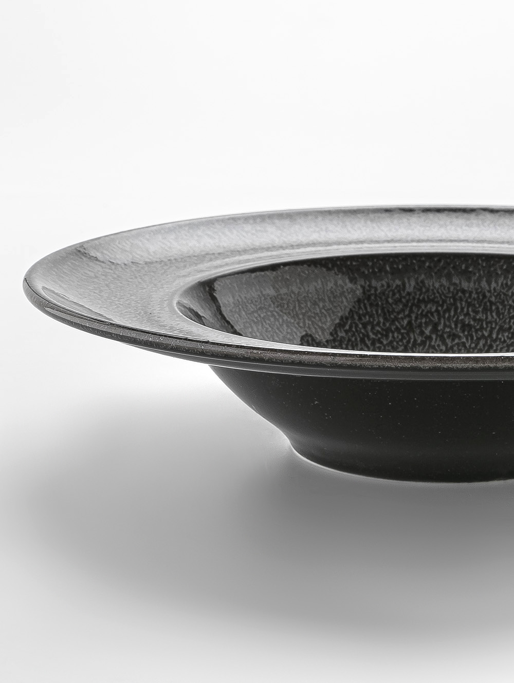plato-negro-PLATO-HONDO-PARA-PASTA-ETHOS-LAIN-3.jpg image number null