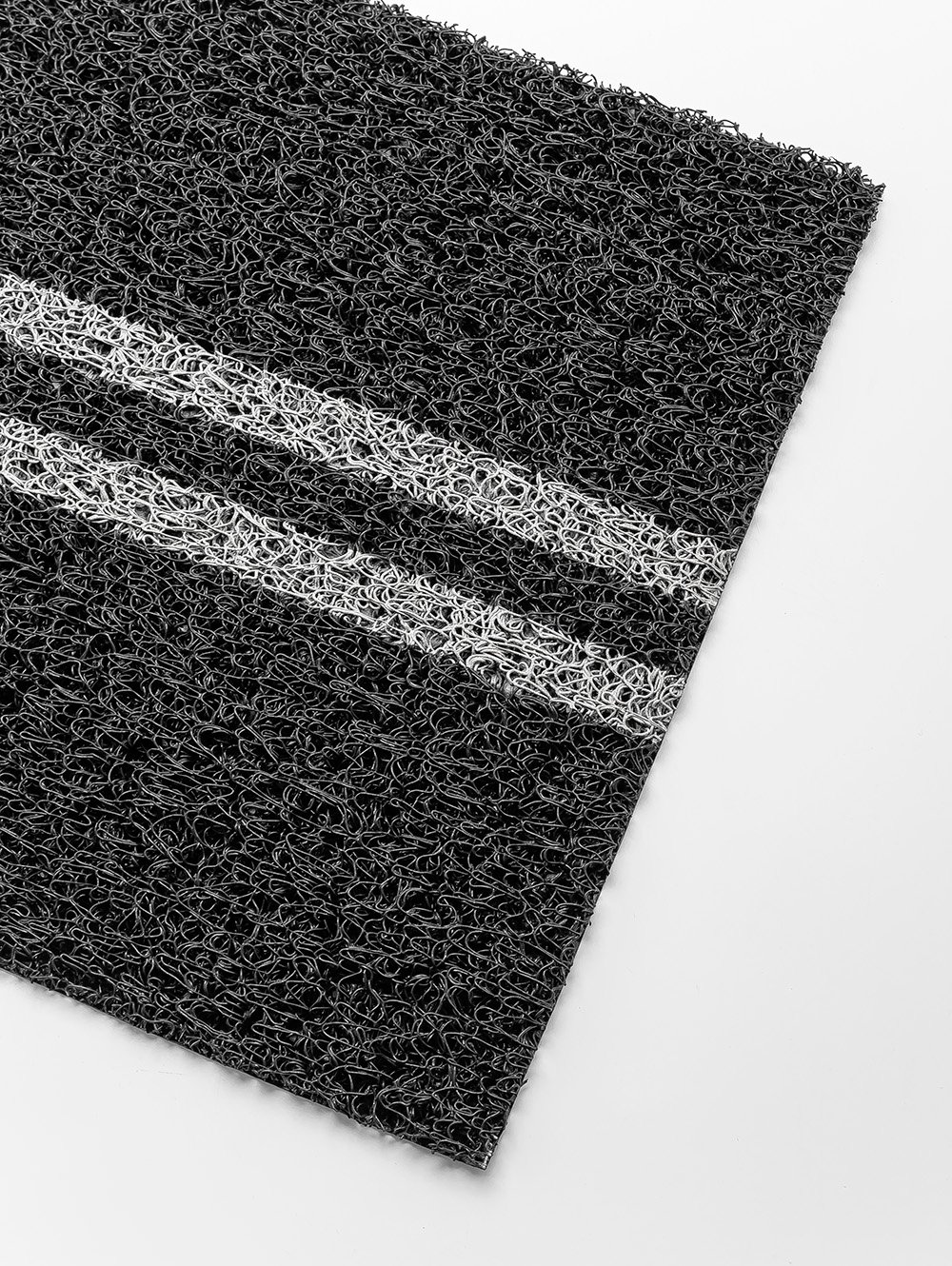 FELPUDO RAYA DOBLE NEGRO 70 X 30 image number null