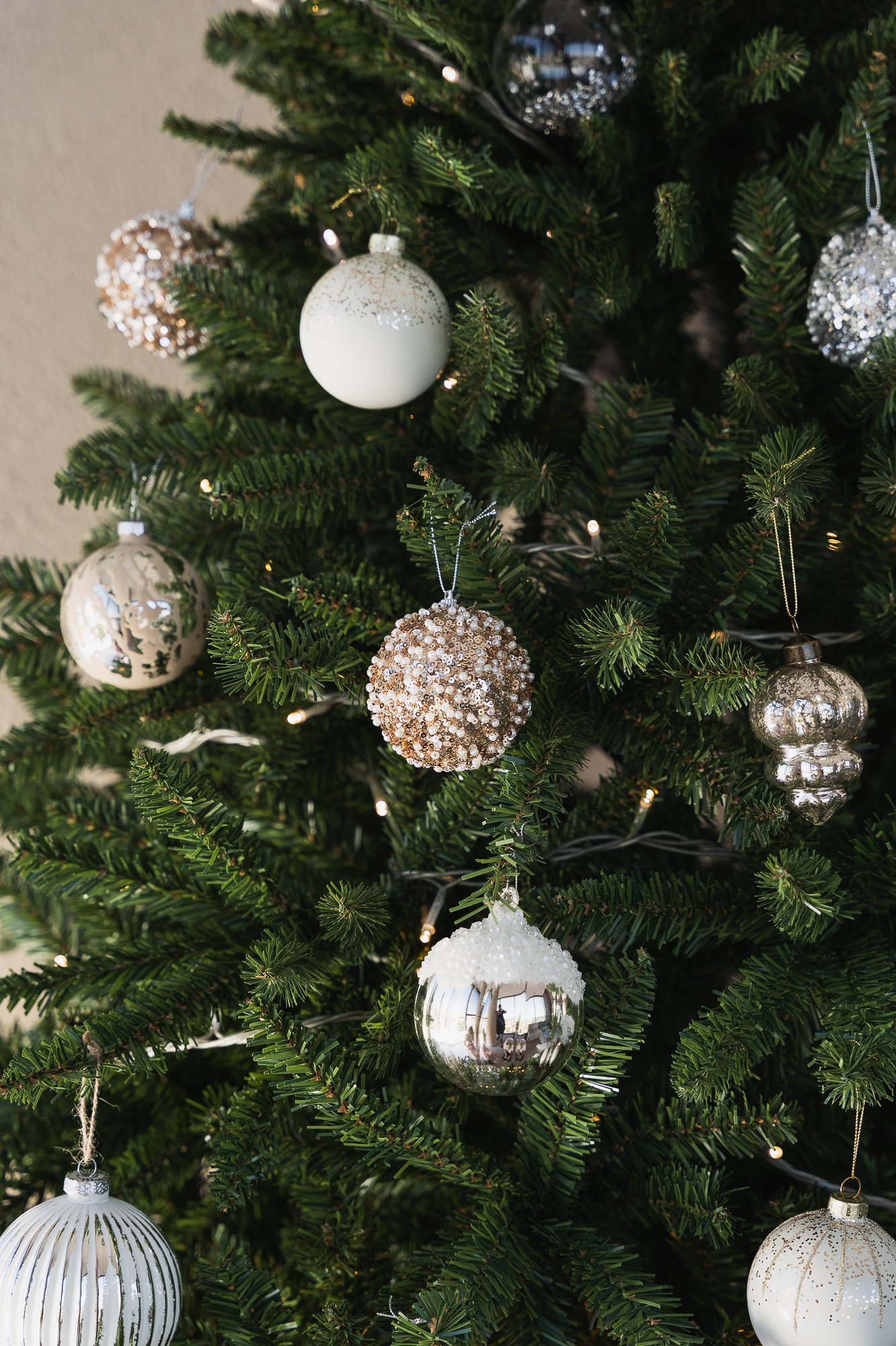 BOLA NAVIDEÑA GOTA GOLD image number null