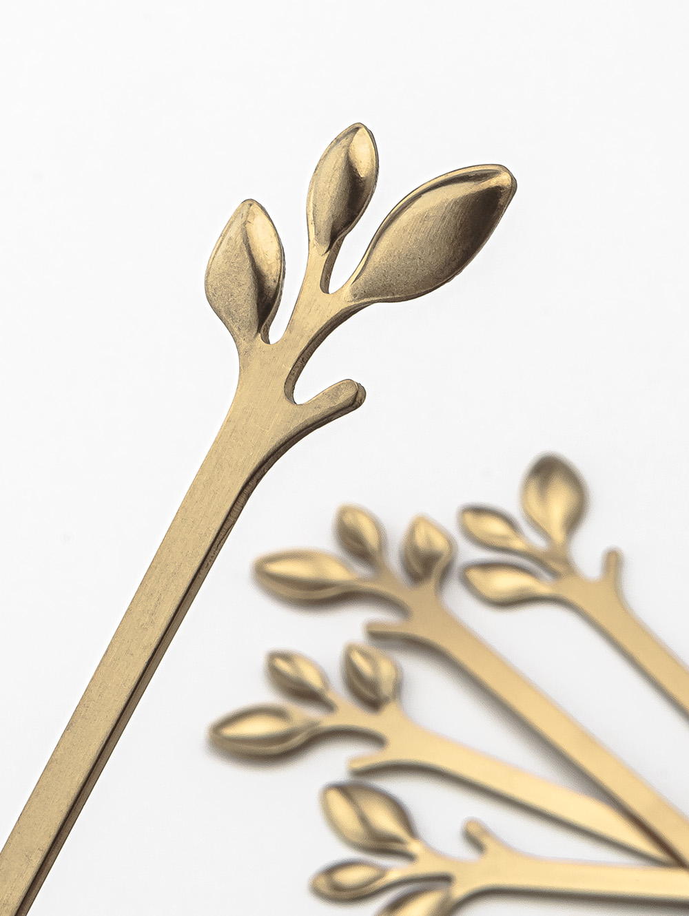 SET X6 CUCHILLOS DORADOS LEAF DISE&Ntilde;O HOJA EN CAJA image number null