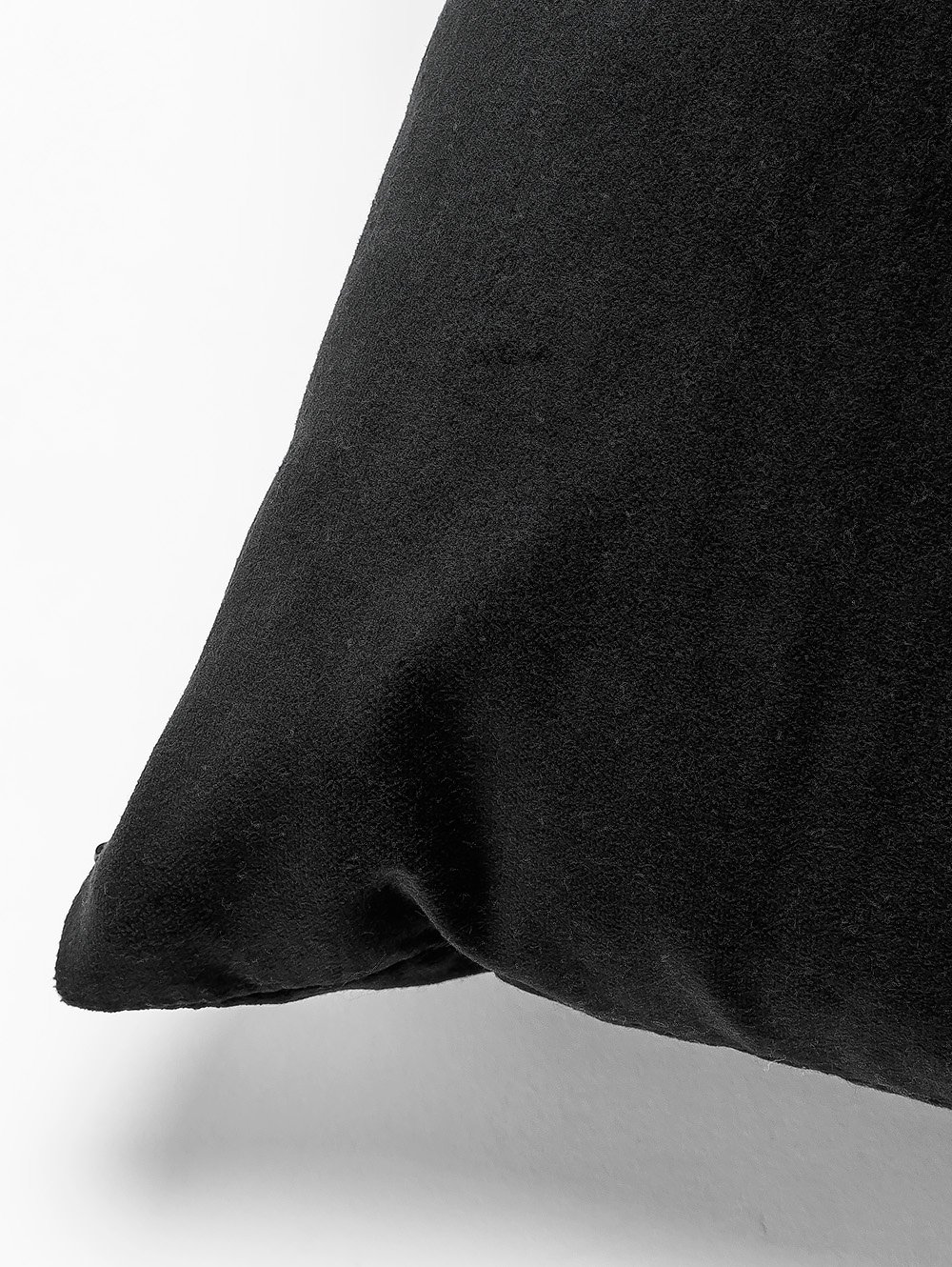 ALMOHADON VELVET BLACK 50 X 30 image number null