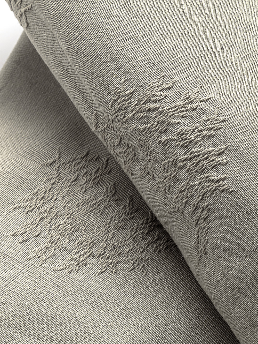 MANTEL LEAVES GRIS NIEBLA 270 X 150 image number null