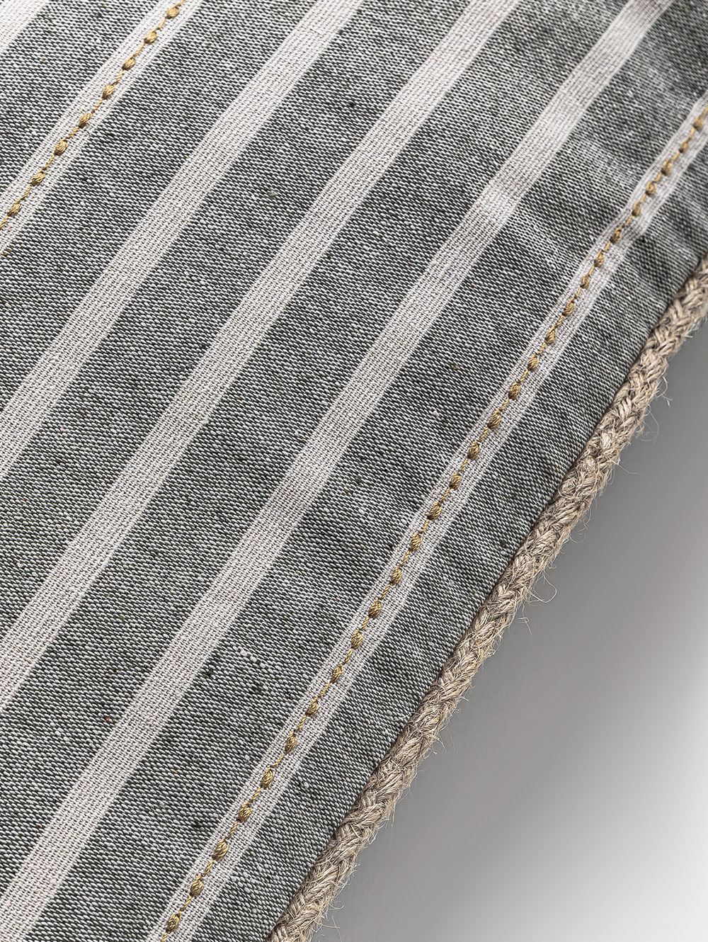 almohadones-para-sillones-ALMOHADON-HELENA-GREEN-50-X-50-HACHE-2.jpg image number null