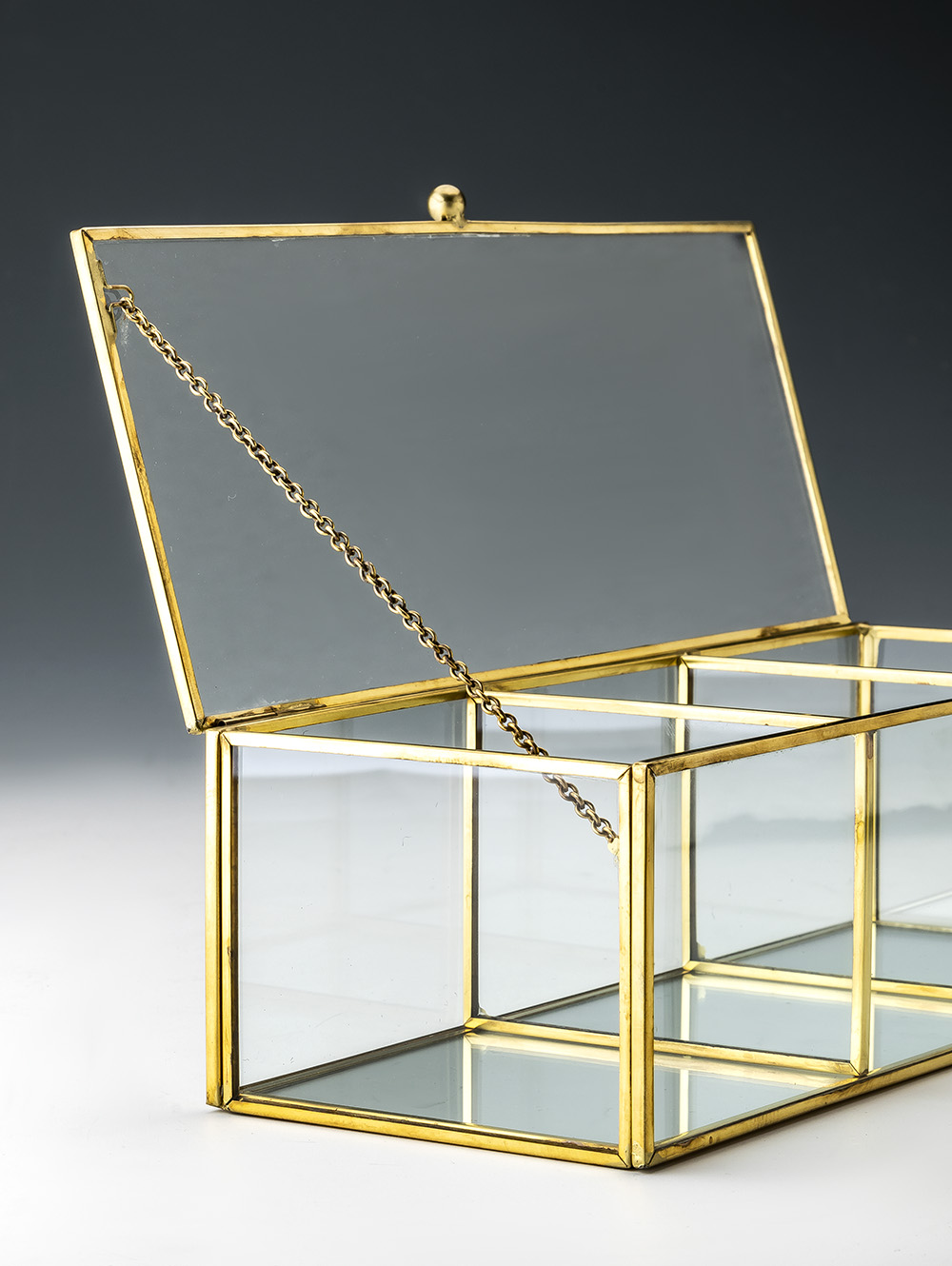 Alhajero de vidrio borde dorado-BATES-Landmark-03.jpg image number null