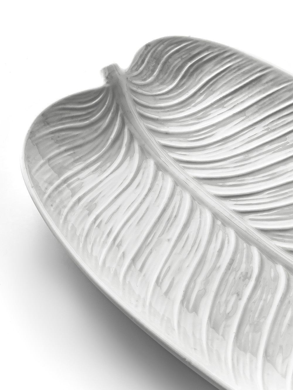 BANDEJA DE PORCELANA HOJA BLANCO 39X18 CM image number null