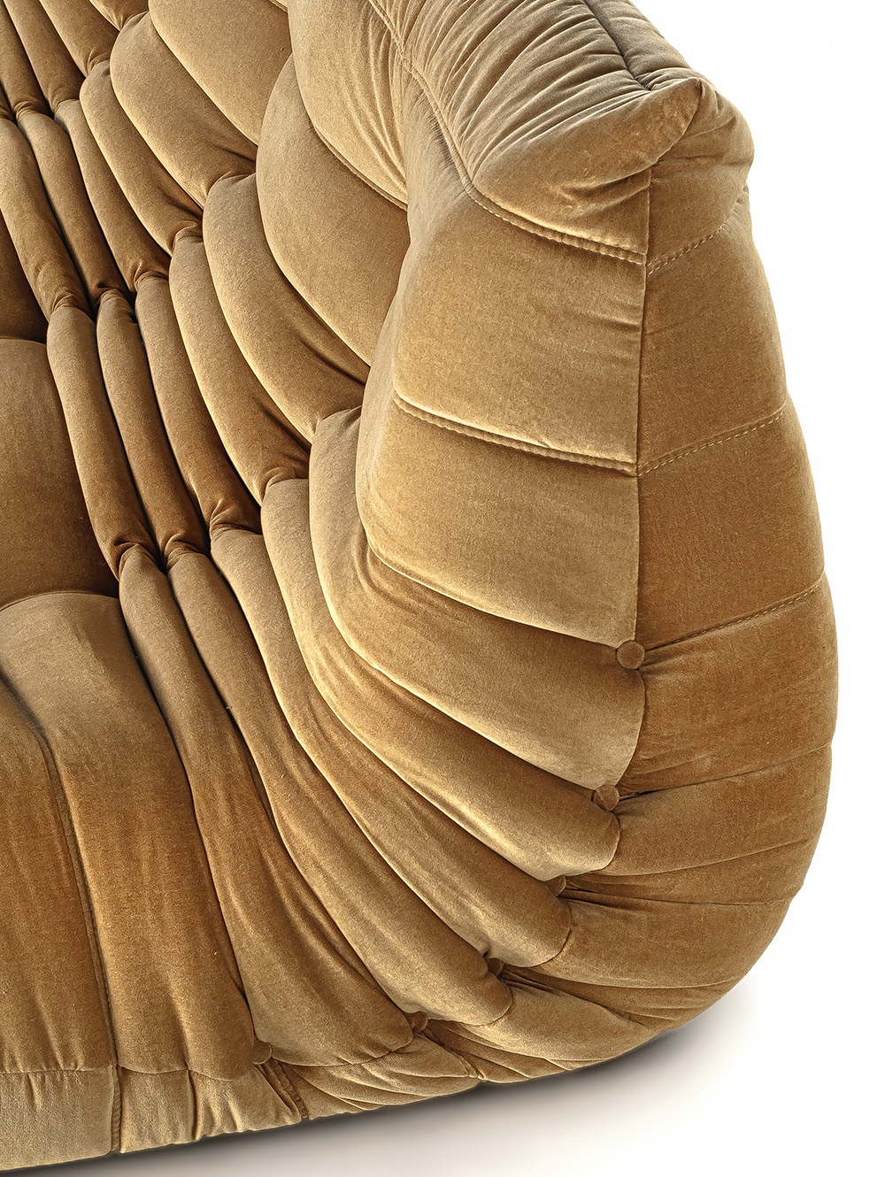 sofa-moderno-SOFA-TOGO-VELVET-TOSTADO-FABRICA-5.jpg image number null