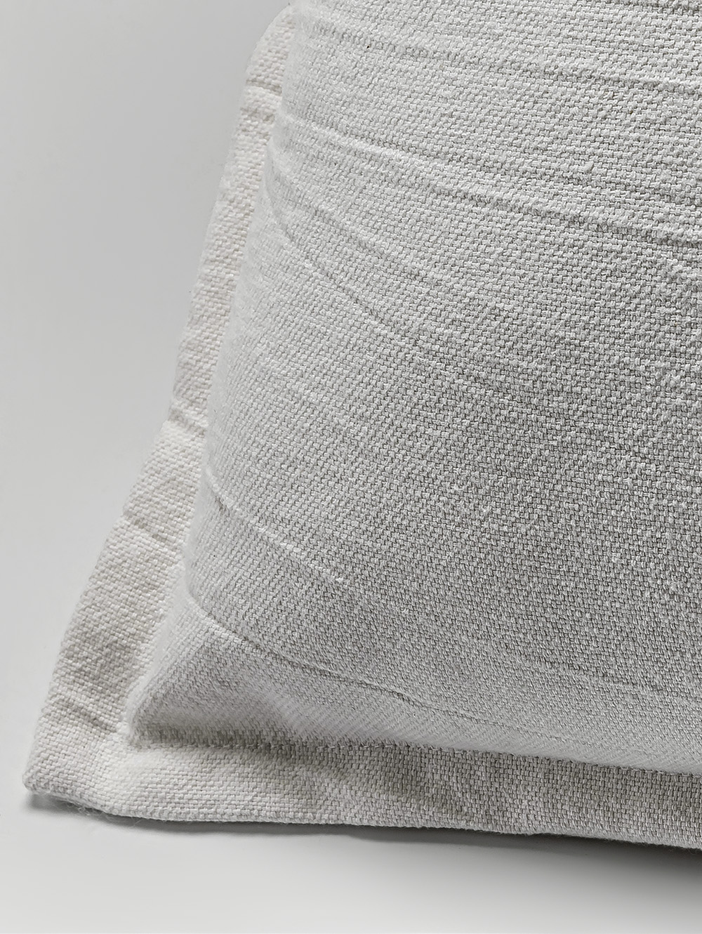 almohadon para sillon-ALMOHADON VERONA 50x50 OFF WHITE-FABRICA LANDMARK-3.jpg image number null