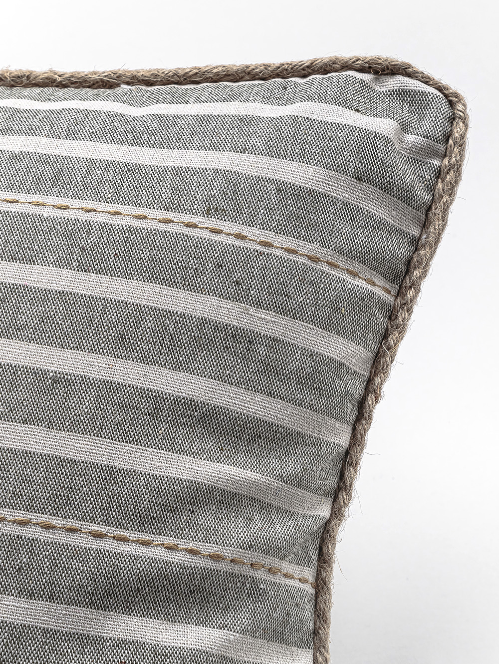 almohadones-para-sillones-ALMOHADON-HELENA-GREEN-50-X-30-HACHE-1.jpg image number null