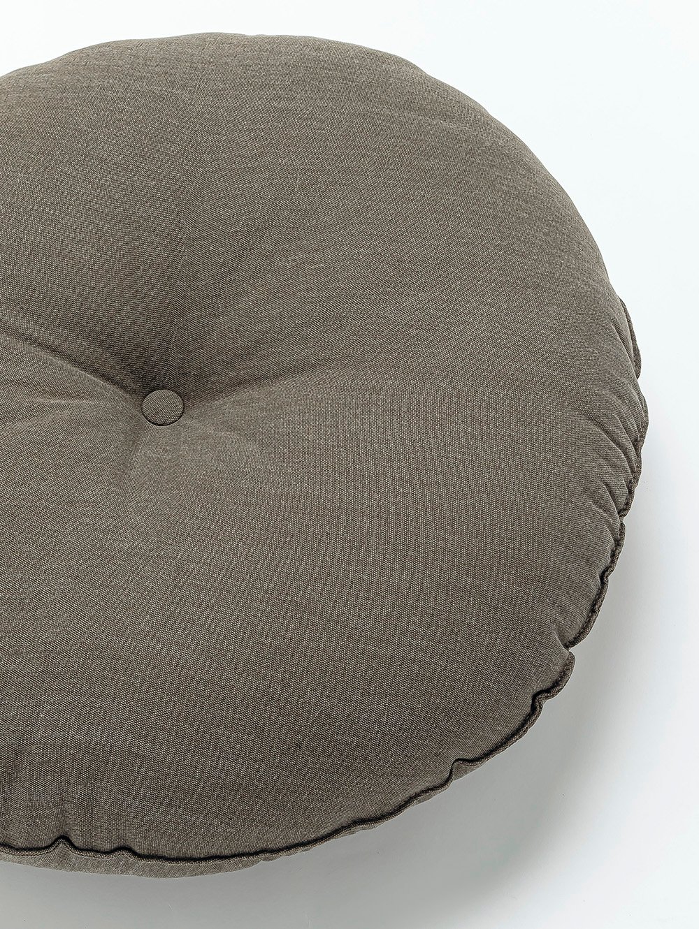almohadon de piso-ALMOHADON DE PISO CON CAPITONE CENTRAL CANELA 58X58X12-FABRICA LANDMARK-2.jpg image number null