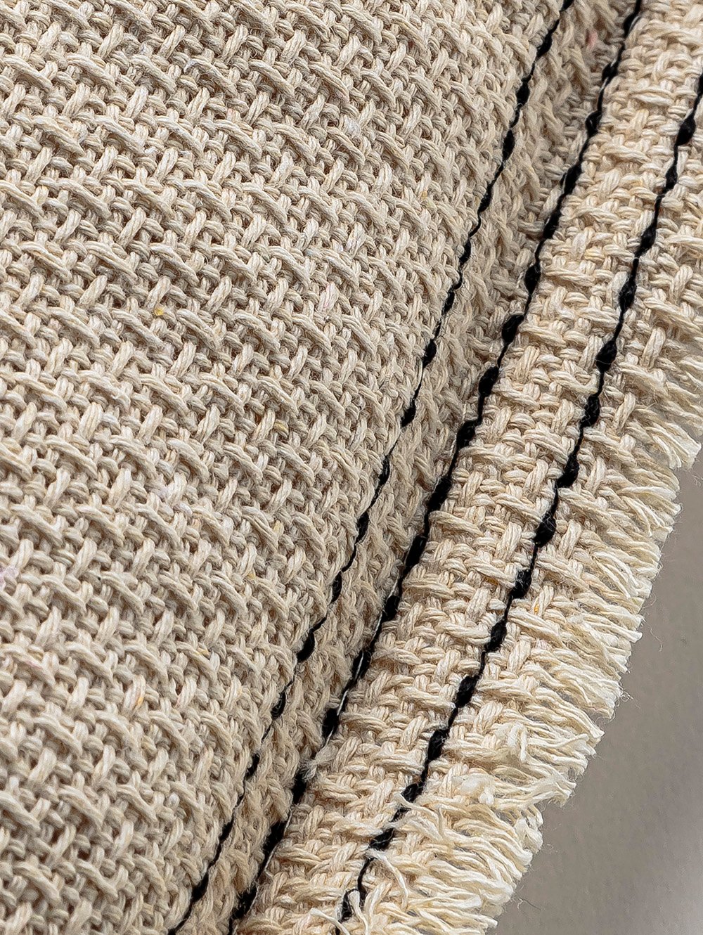 almohadones-para-sillones-ALMOHADON-SEVILLA-BEIGE-50-X-50-HACHE-3.jpg image number null