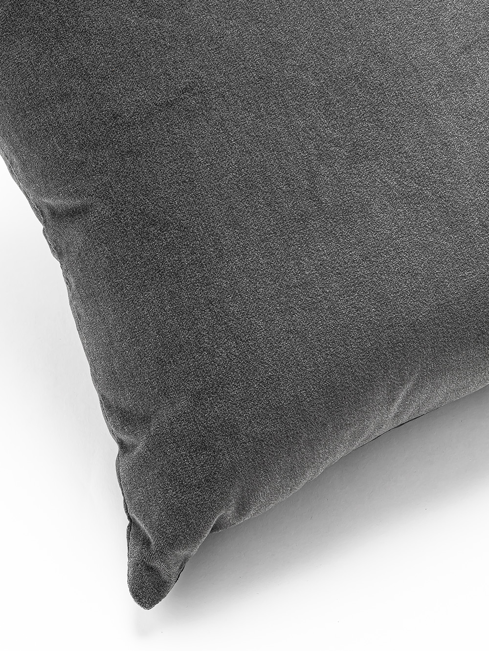 ALMOHADON VELVET GRIS GRAFITO 45 X 45 image number null